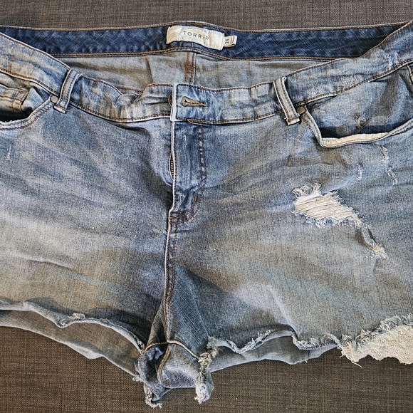Torrid Blue Distressed Denim Shorts - Size 24 - Picture 1 of 4